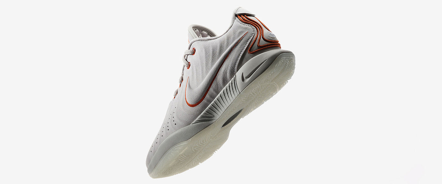 Nike LeBron 21
