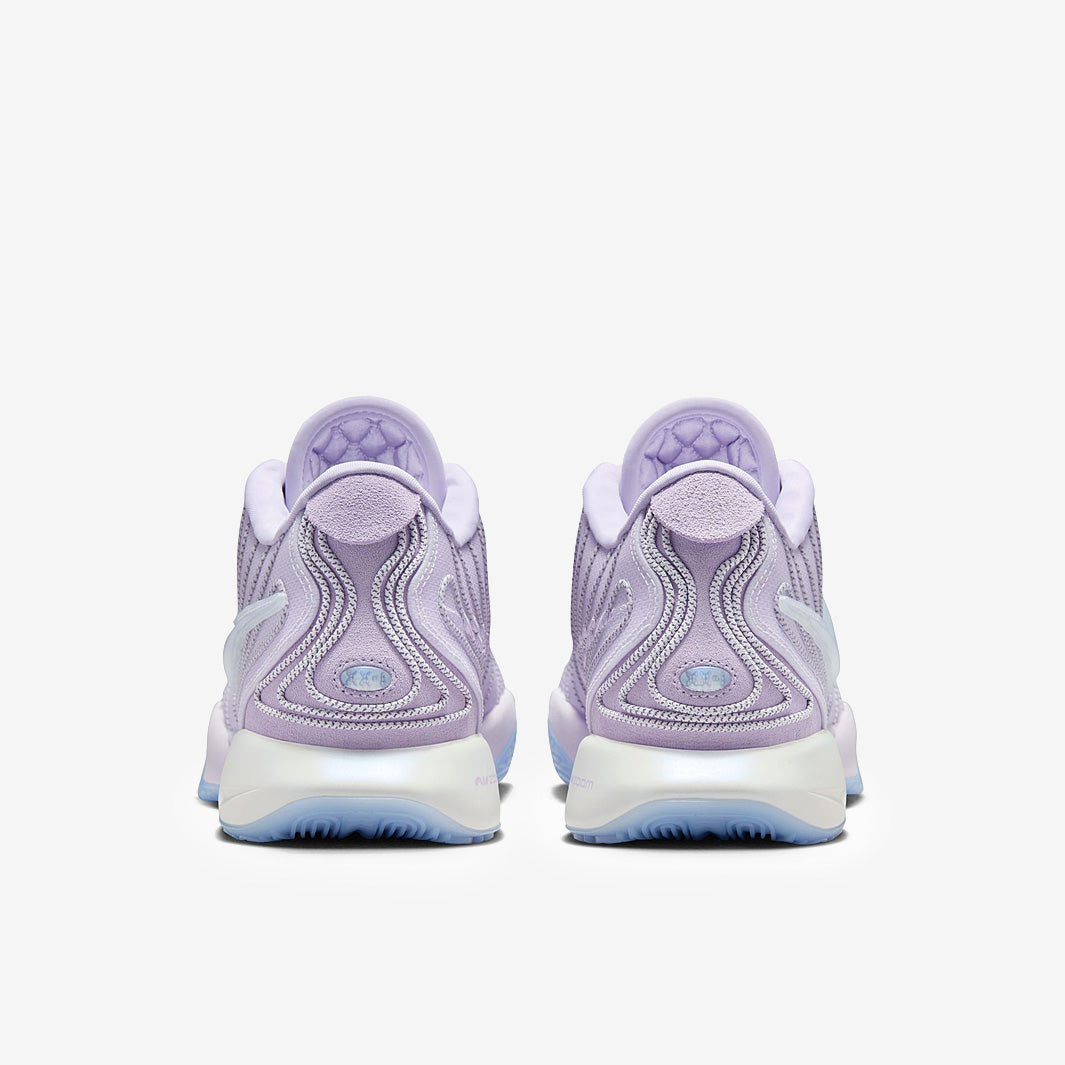 Nike LeBron 21