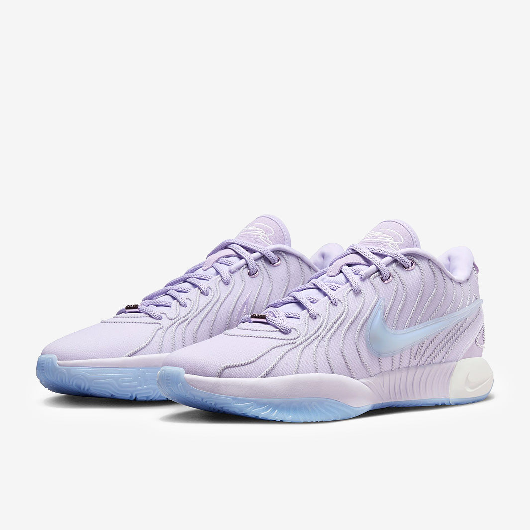 Nike LeBron 21