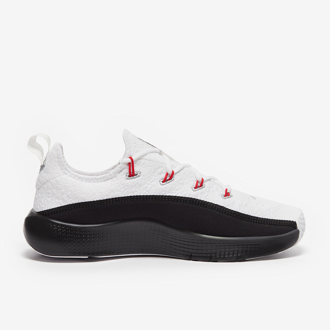 Nike LeBron TR 1