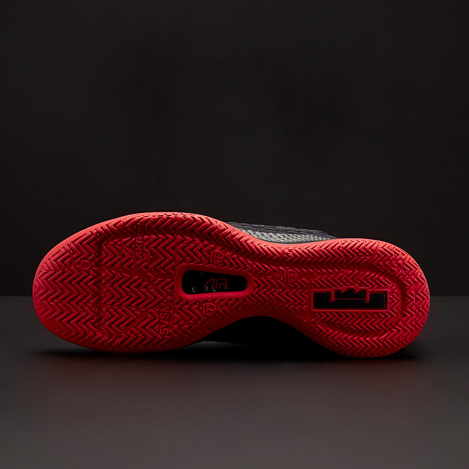 Nike LeBron Witness III