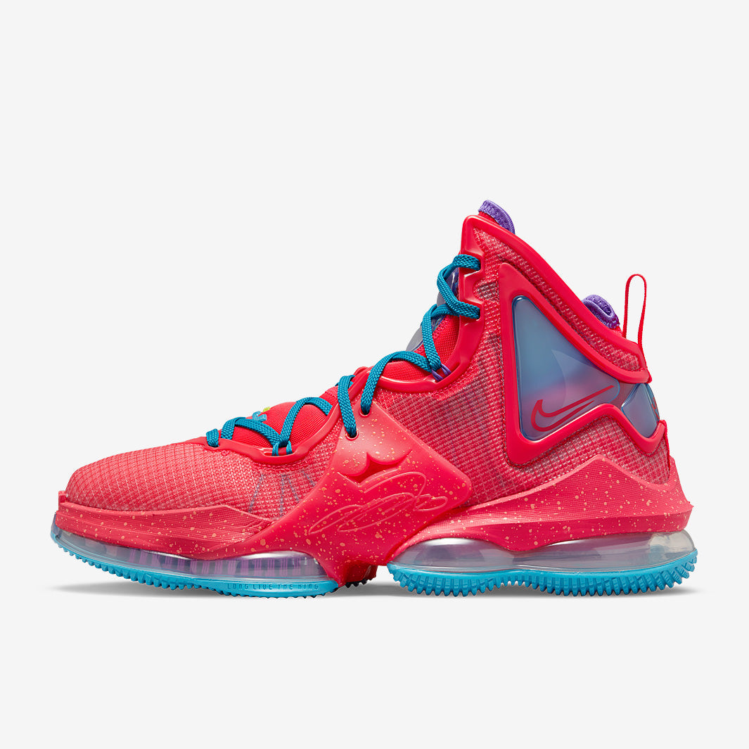 Nike LeBron 19