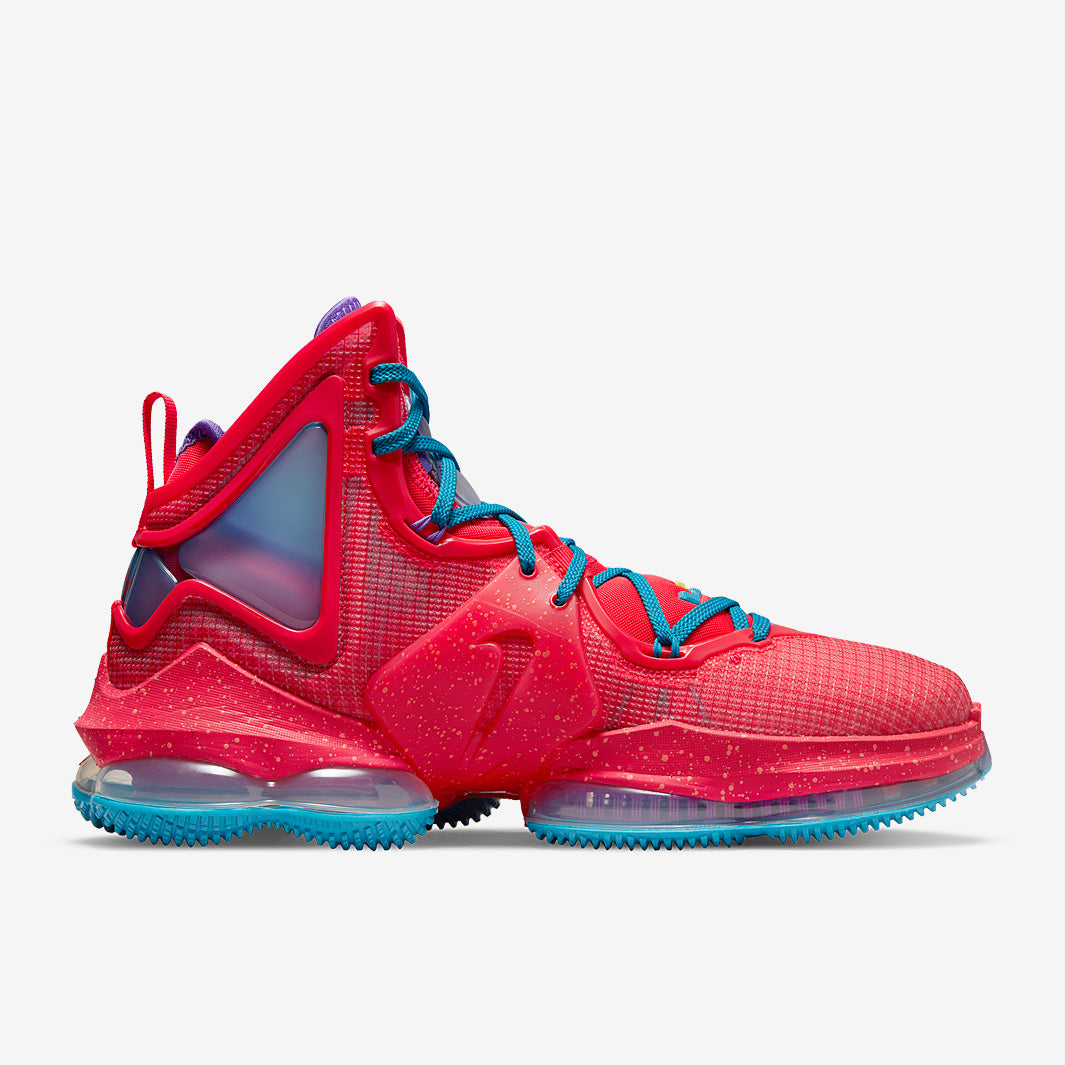 Nike LeBron 19