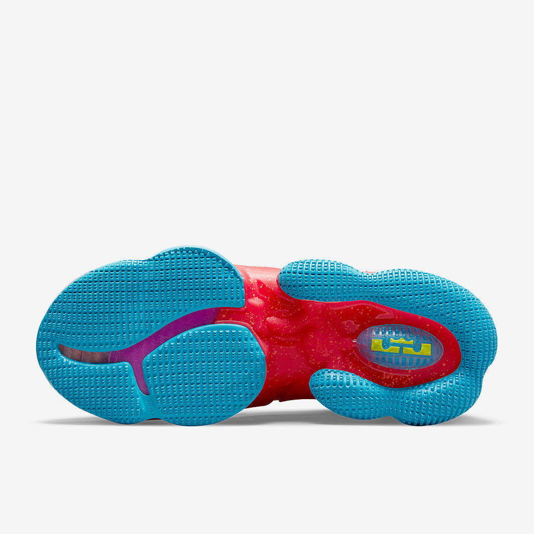 Nike LeBron 19