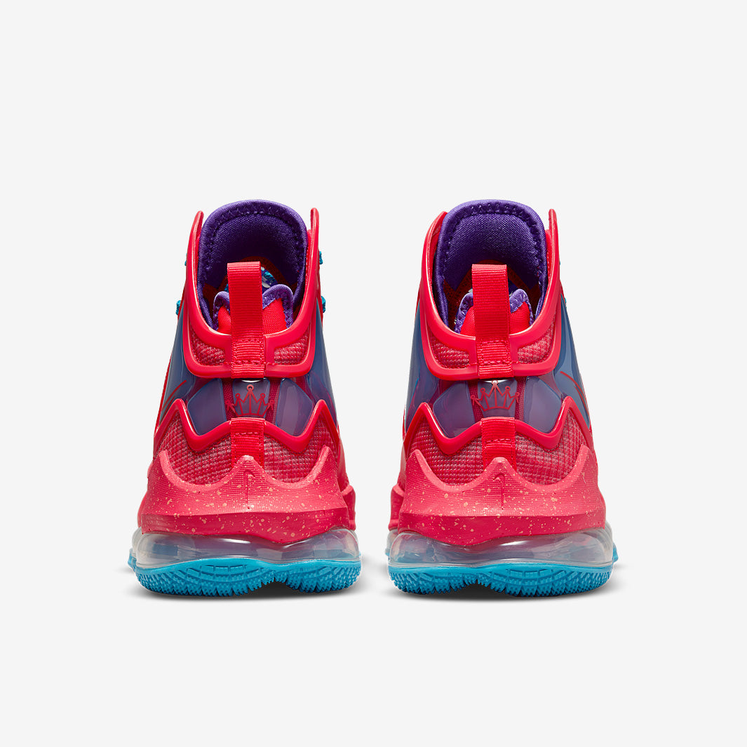 Nike LeBron 19