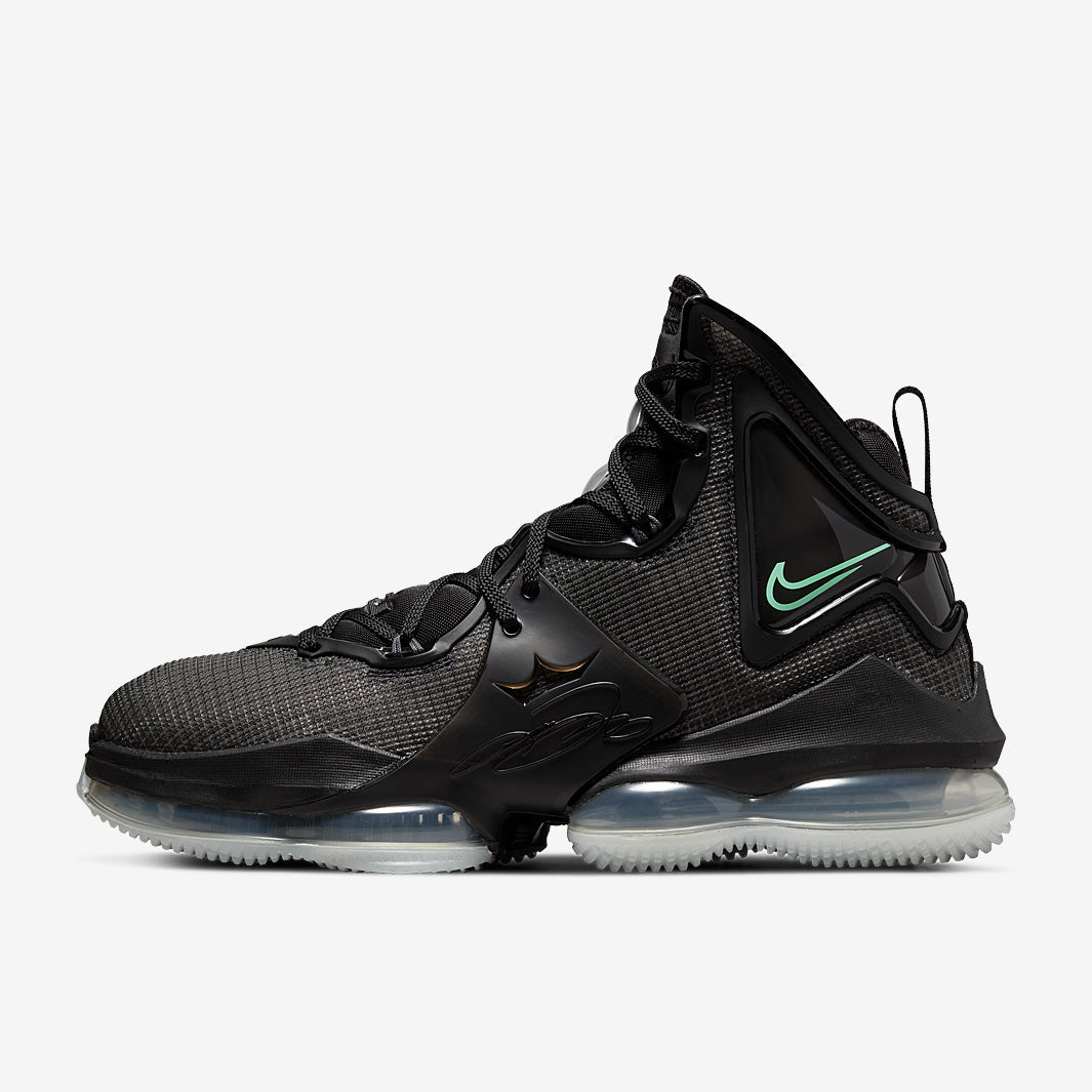 Nike LeBron 19