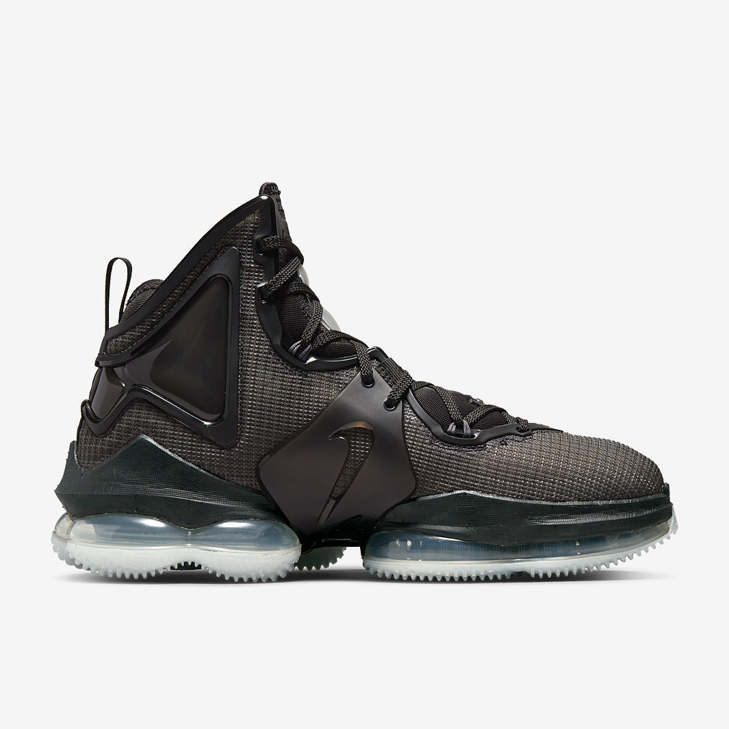 Nike LeBron 19