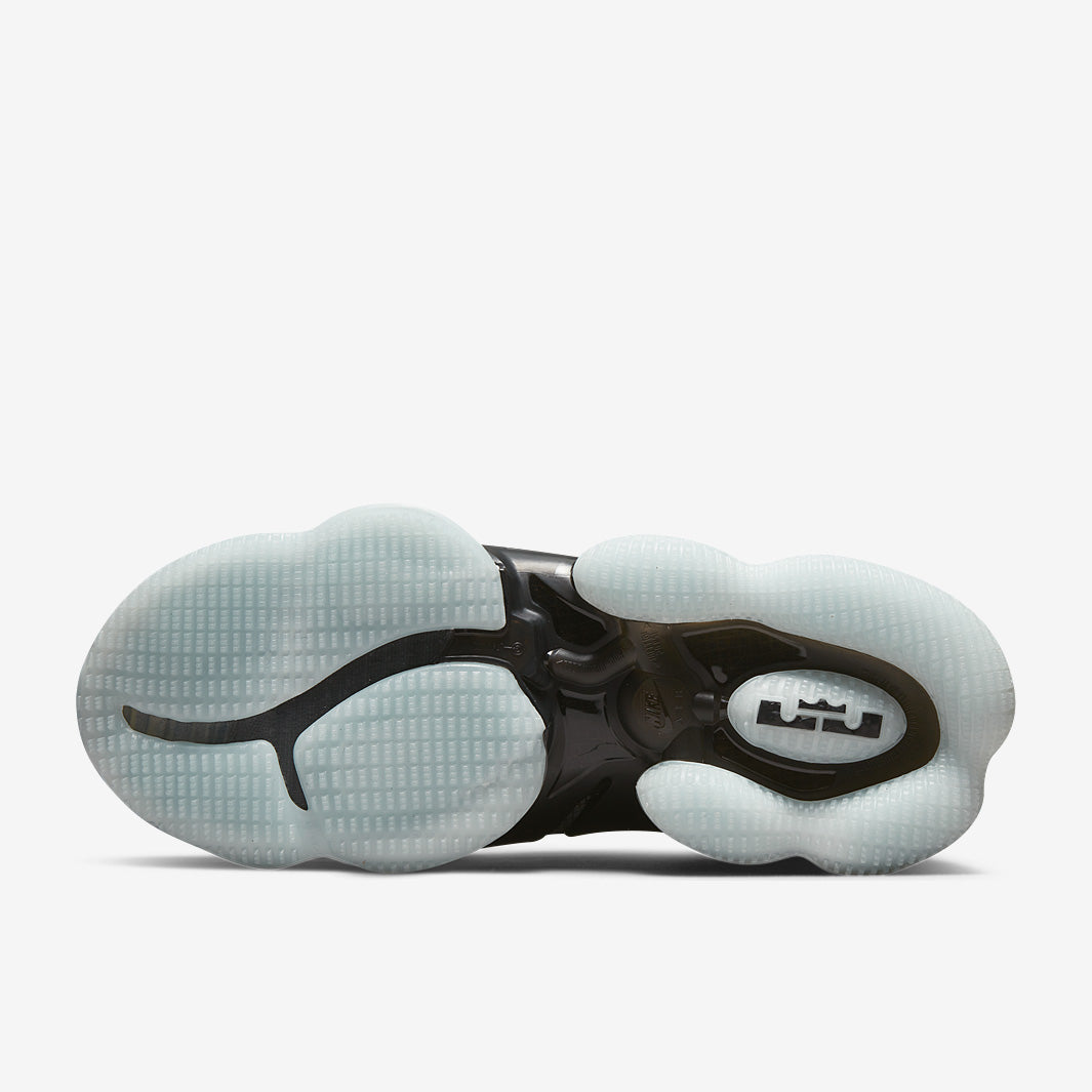 Nike LeBron 19