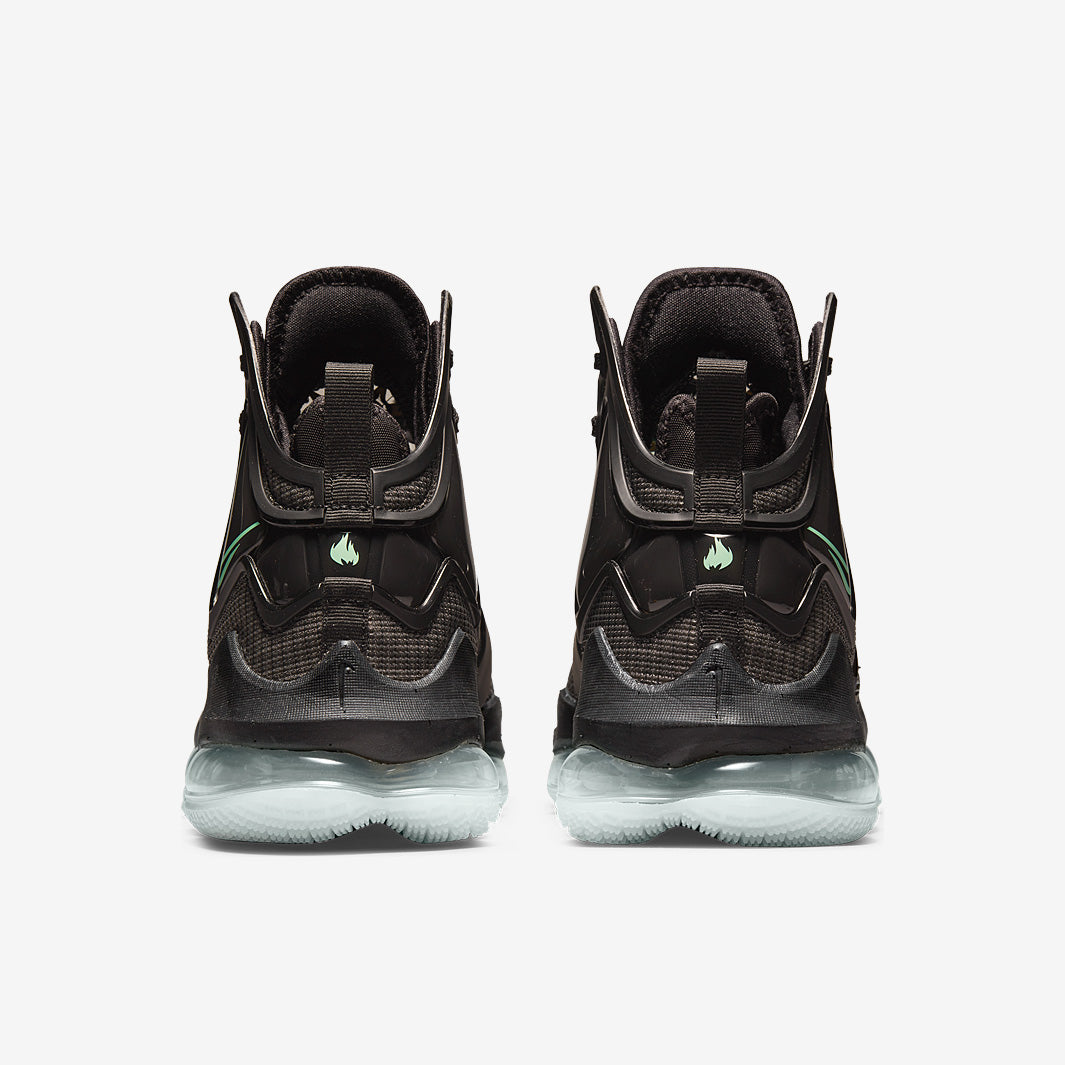 Nike LeBron 19