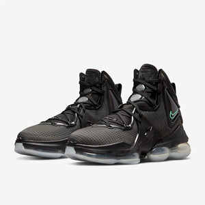 Nike LeBron 19